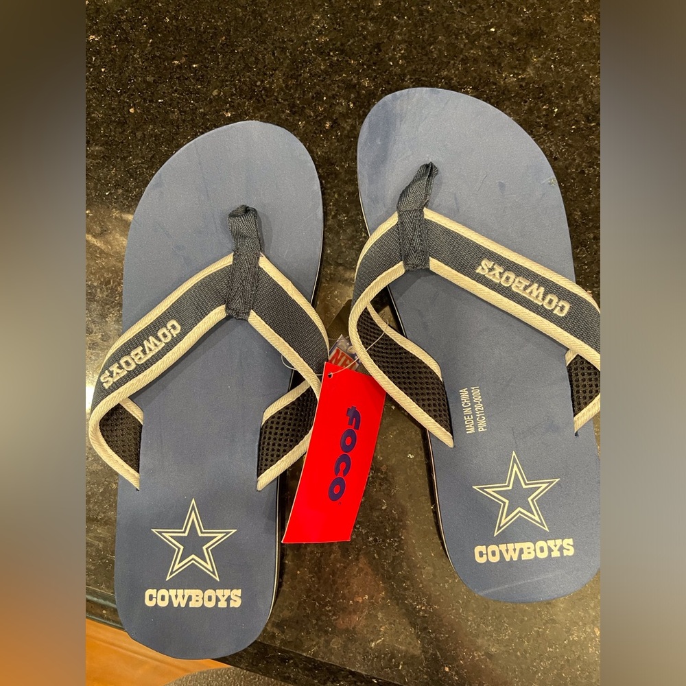 Dallas Cowboys flip flops